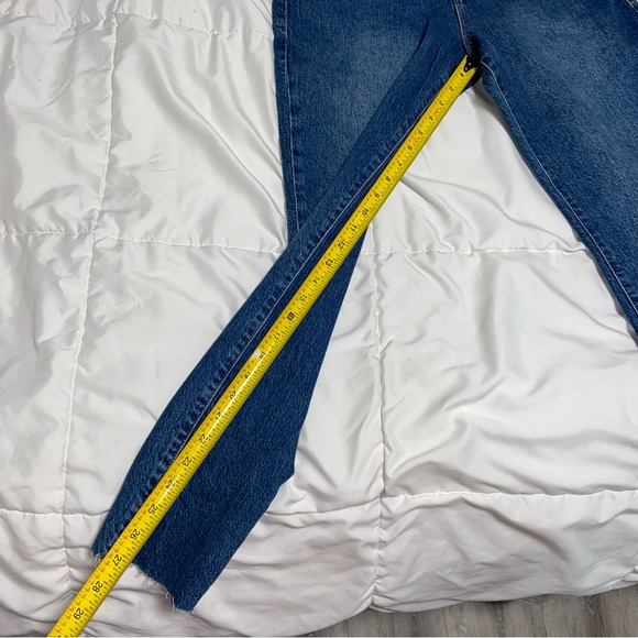 NWT Good American Good Classic Slim Straight Jeans sz 12 31 Medium Blue Raw Hem - Picture 5 of 9